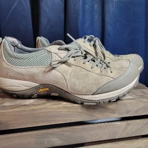 Womens Dansko Paisley Outdoor shoe sz 39 8.5 Grey